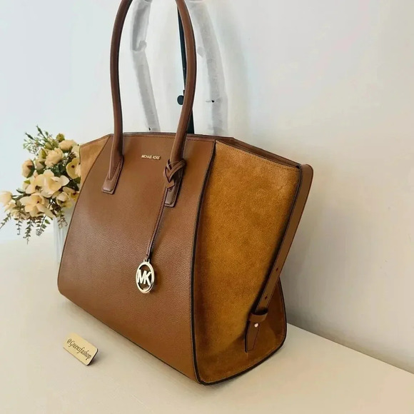 Michael Kors Avril Extra-Large Leather and Suede Tote Bag Luggage - Picture 3 of 10